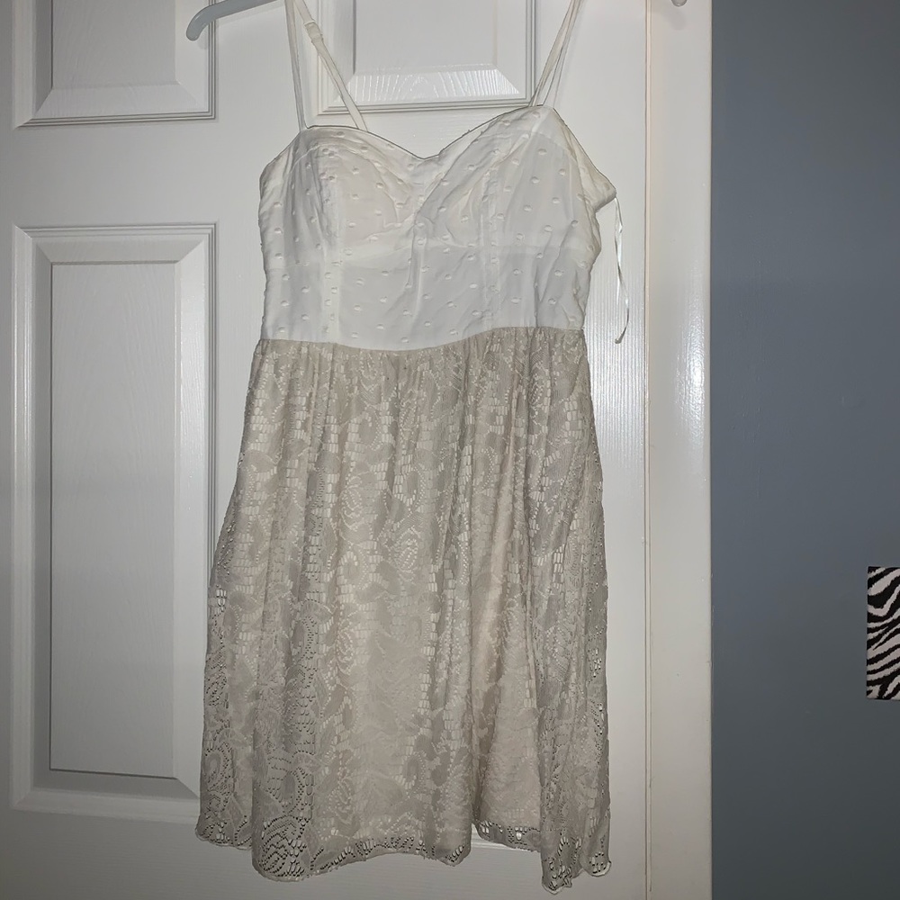 Women’s (Medium) cream and white dress